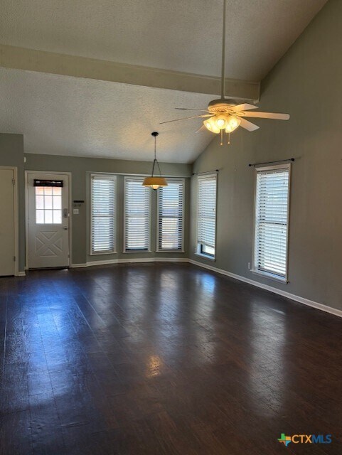 Building Photo - 101 Maplewood Dr