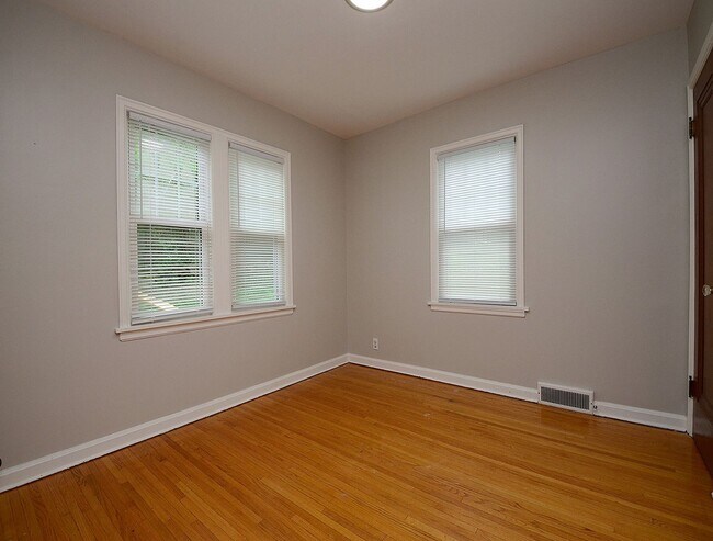 Building Photo - 2108 S 46th St
