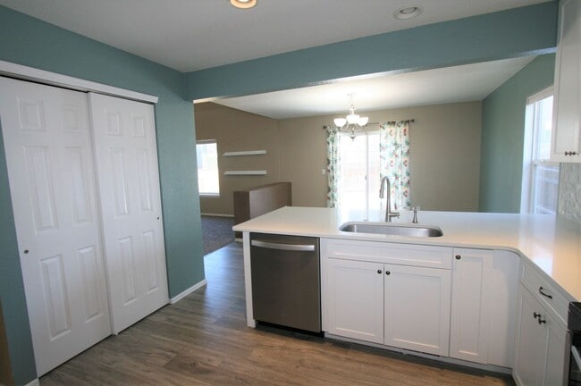 Building Photo - Beautiful 4 Bedroom Home in Stetson Hills!