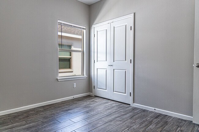 Building Photo - 5808 Sandpiper Ave