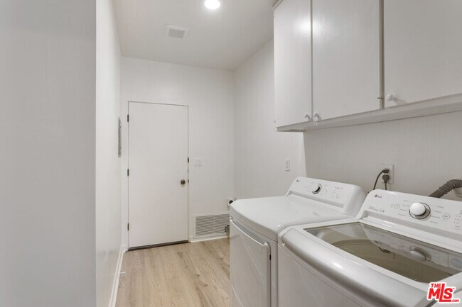 Building Photo - 3621 Malibu Country Dr