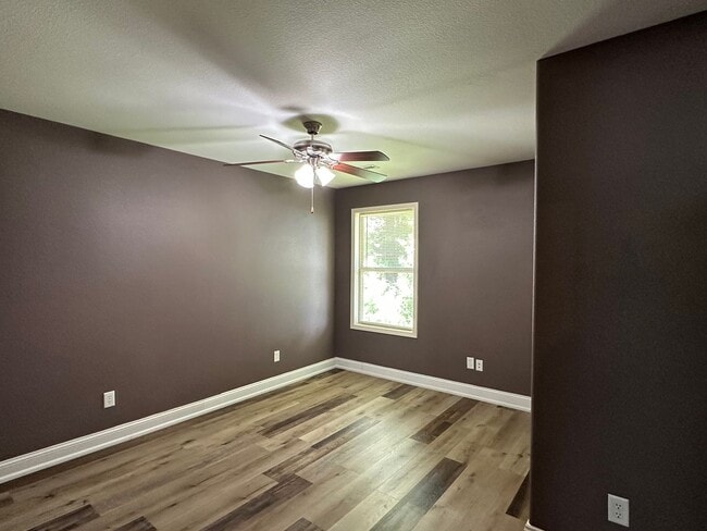 Building Photo - Well Maintained 3 Bed 2 Bath w/ Fence in Waynesville