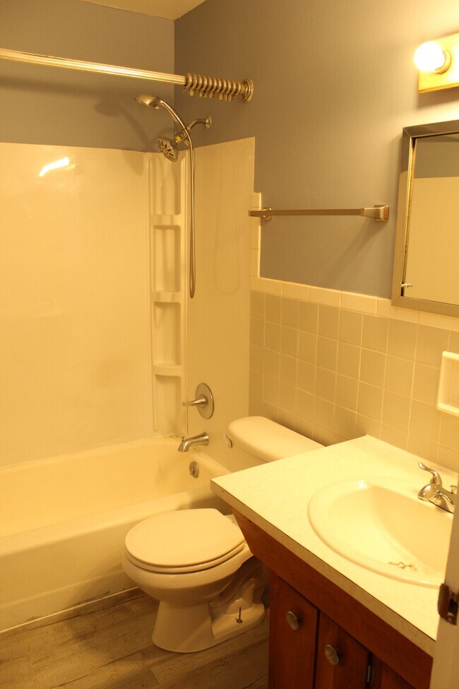 Building Photo - 1703 Shady Lane Rd