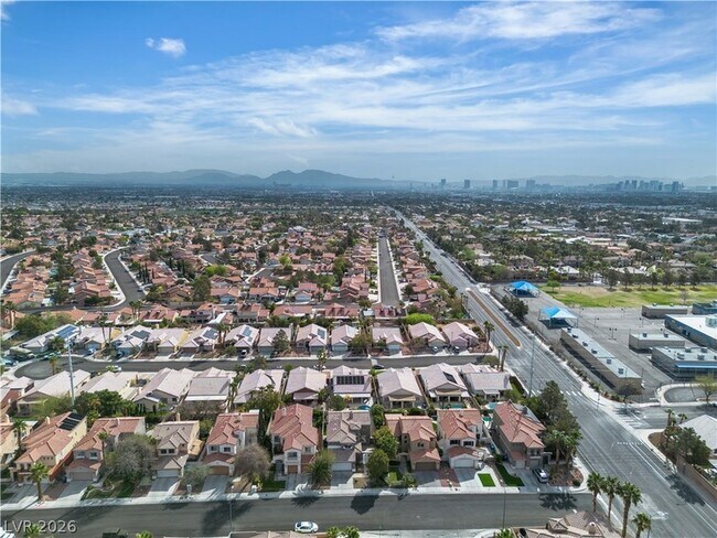 Building Photo - 1712 Estrella St