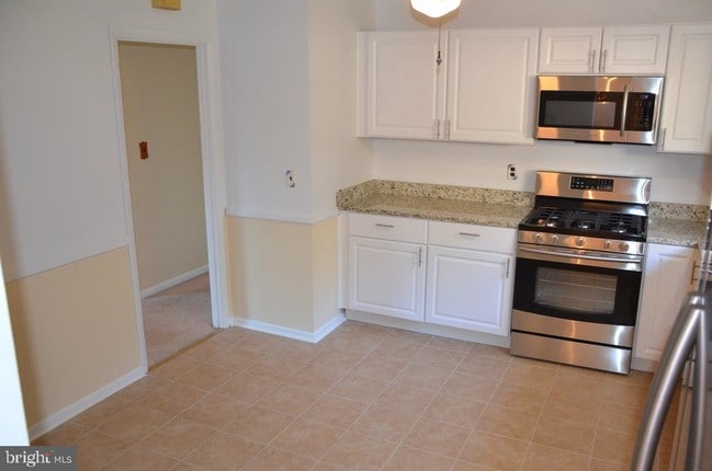 Building Photo - 9210 Maple Rock Dr