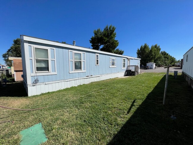 Building Photo - 3 Bedroom 2 Bath Trailer for Rent