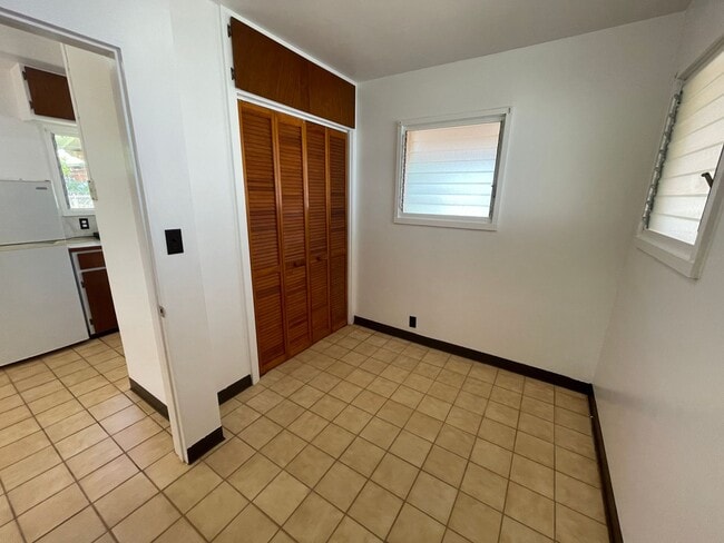 Building Photo - COZY KAIMUKI COTTAGE- UTILITIES AND PARKIN...