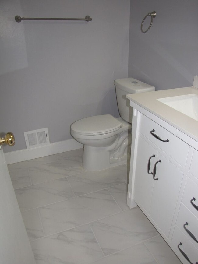 Building Photo - Renovated 4 level single family home in Ki...
