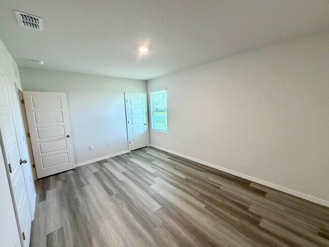 Building Photo - 12813 SW Forli Wy