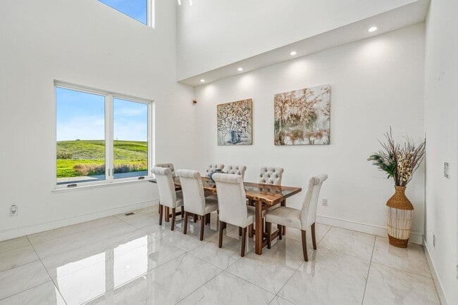 Building Photo - 7778 Laguna Heights Ct