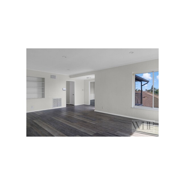Building Photo - 6258 S Fairfax Ave