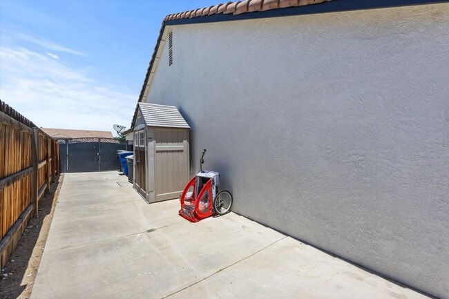 Building Photo - 10303 Roehampton Ave