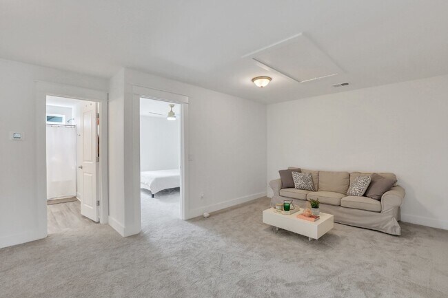 Building Photo - "Lagoon view in Lawton Station - Spacious ...