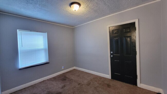 Building Photo - 3276 Tyler St