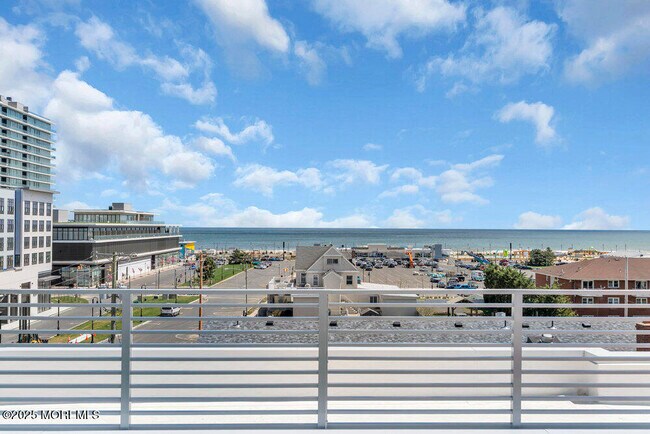 Building Photo - 218 3rd Ave