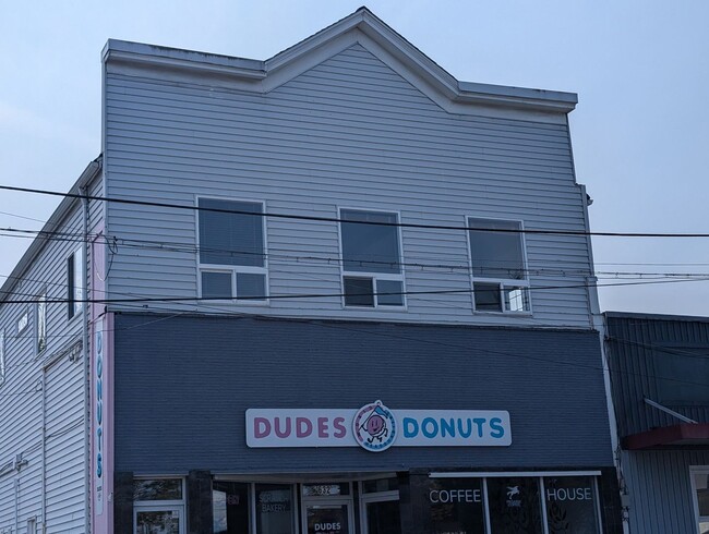 Building Photo - 632 Bay St