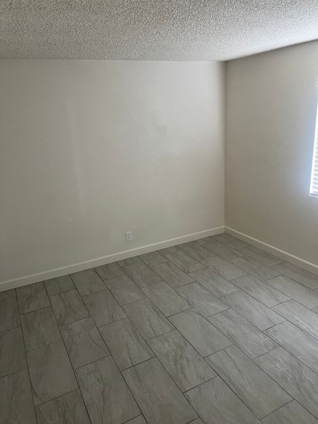 Building Photo - 2 Bedroom 2 Bath Craig & Nellis