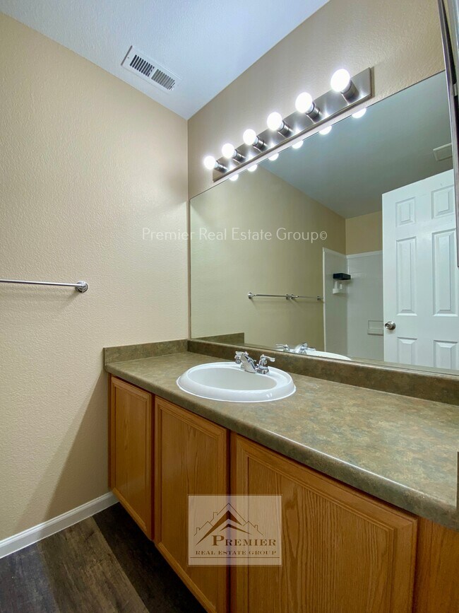 Building Photo - 2748 Scotchbroom Point