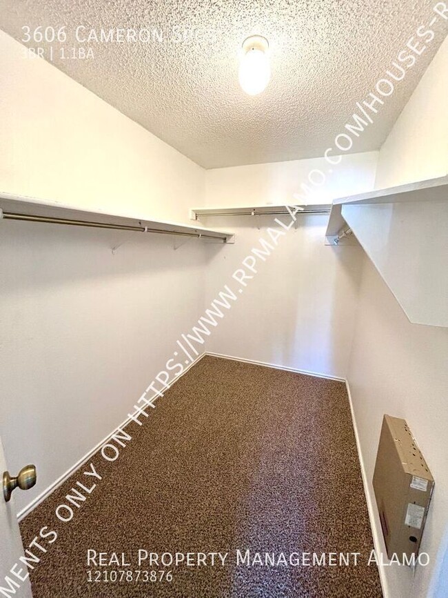 Building Photo - **MOVE-IN SPECIAL** MUST SEE! 3 Bedroom / ...