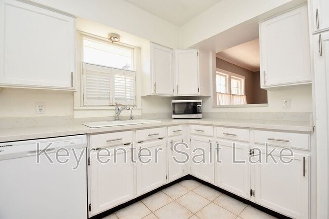 Building Photo - 1583 Princeton Ave S