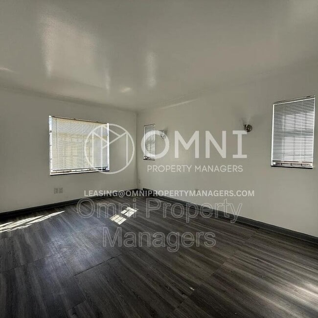 Building Photo - 9747 Somerset Ave