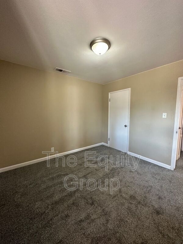 Building Photo - 600 N Dickran Dr