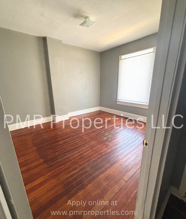 Building Photo - 908 Richardson St