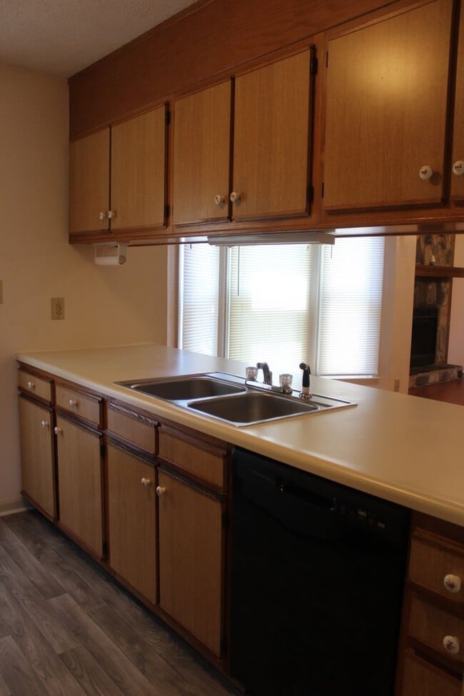 Building Photo - Reilly Rd. Area