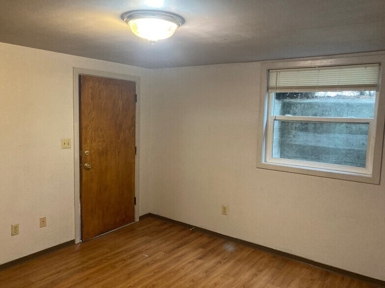 Building Photo - 306 1st Ave