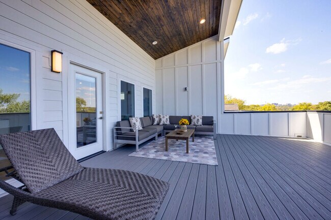 Building Photo - 521 Camden Dr