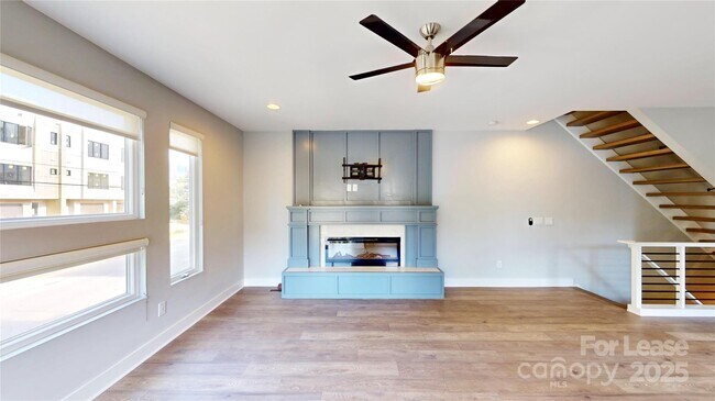 Building Photo - 208 Walnut Ave