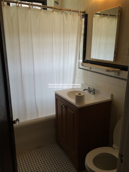 Building Photo - 349 Pleasant St