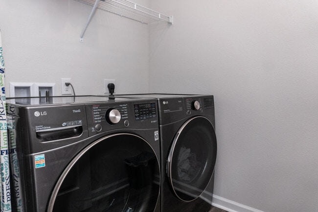 Building Photo - 3431 Phoenix Ct