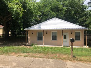 Building Photo - AVAILABLE TO SHOW!