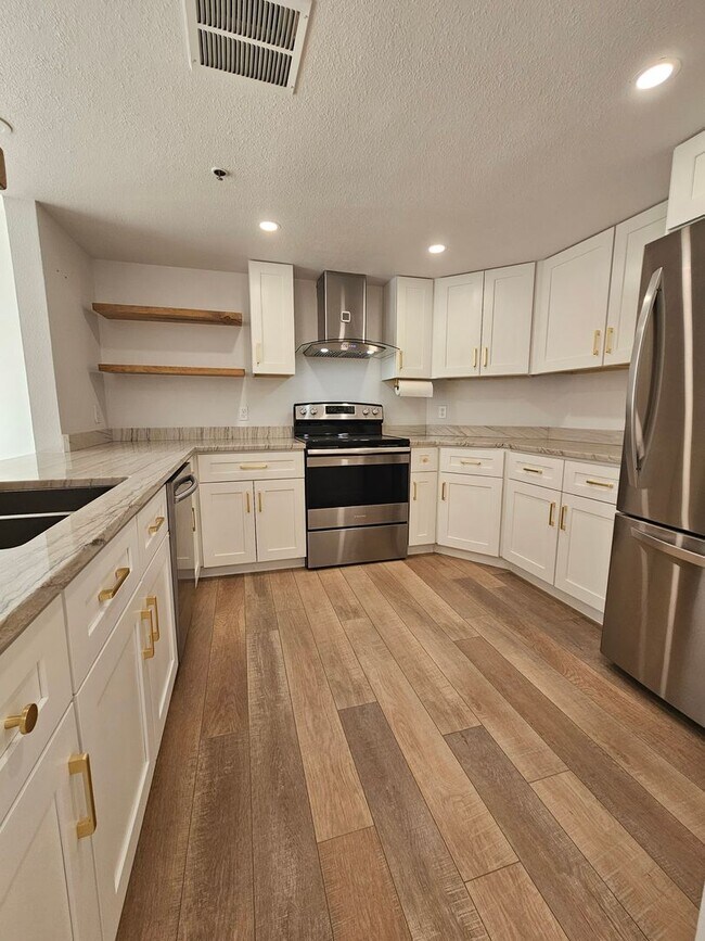 Building Photo - Cherry Creek Beautiful and Bright 1 Bed 1 Bath Condo