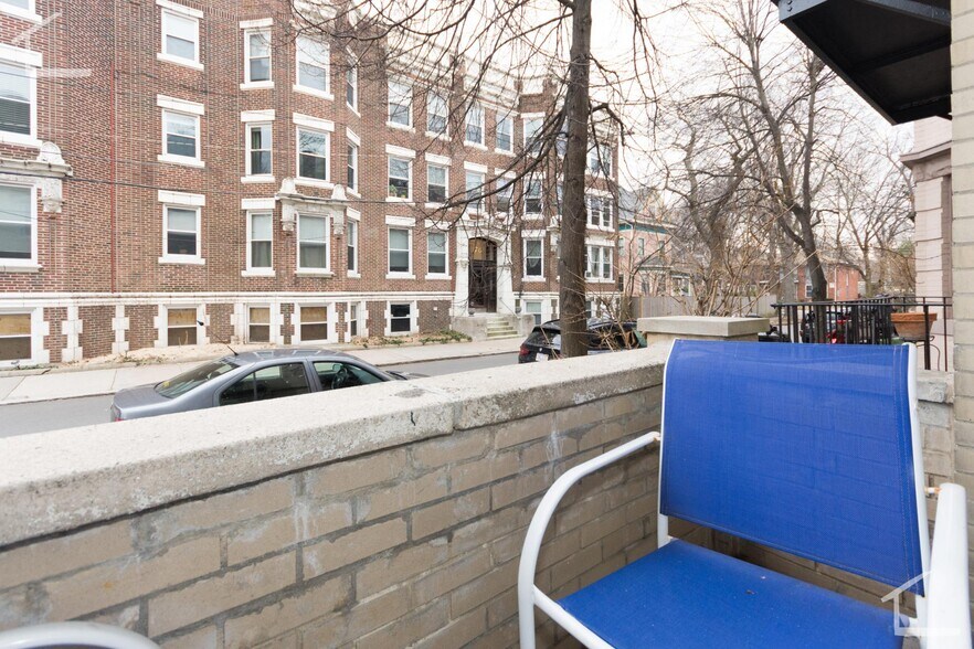 Building Photo - 156 Coolidge St