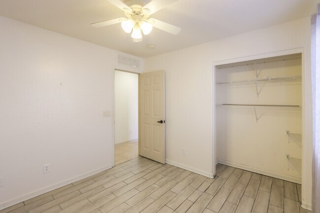 Building Photo - 43749 W Magnolia Rd