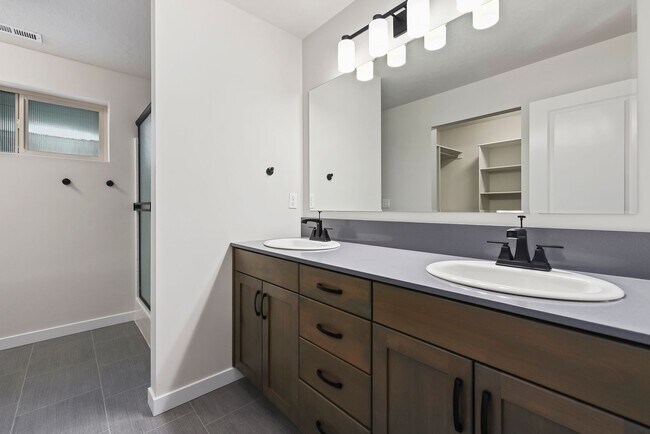 Building Photo - Beautiful 4-Bedroom Home in Meridian – Available Now | $2,400/month