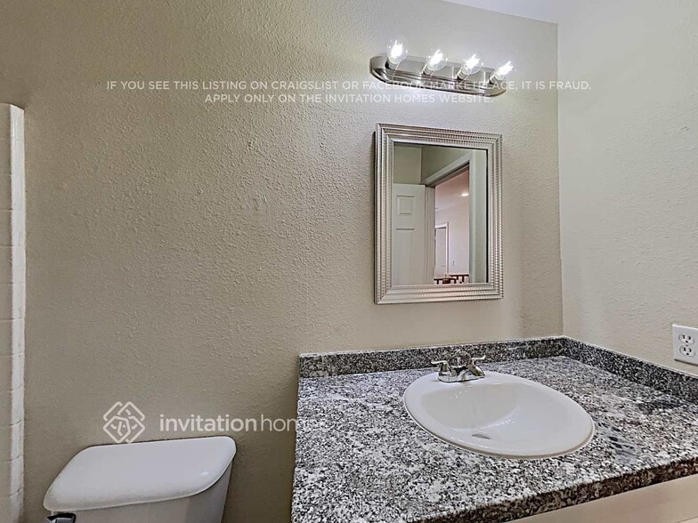 Building Photo - 7981 N Willow Pines Pl