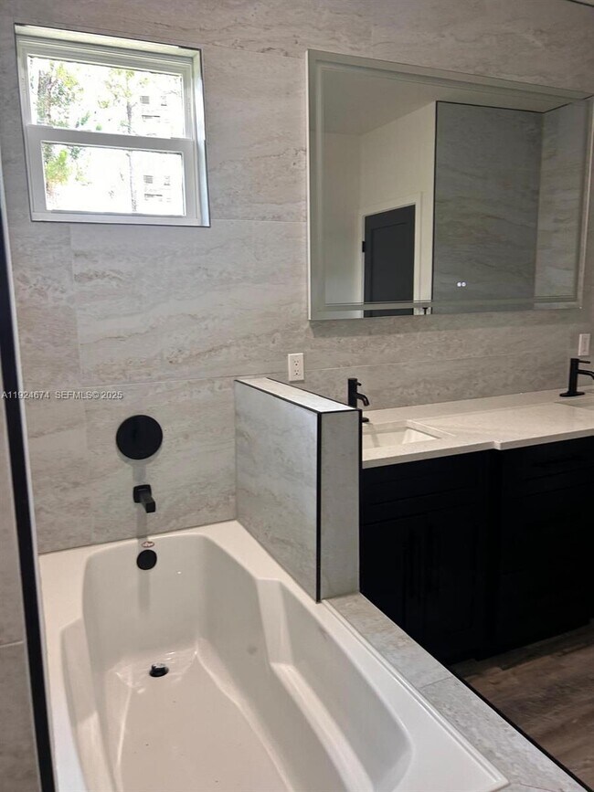 Building Photo - 710 Bedford Point Ave