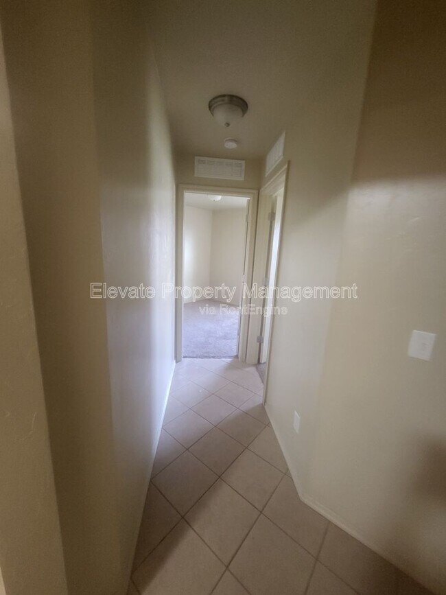 Building Photo - 923 West Prairie Wind Way