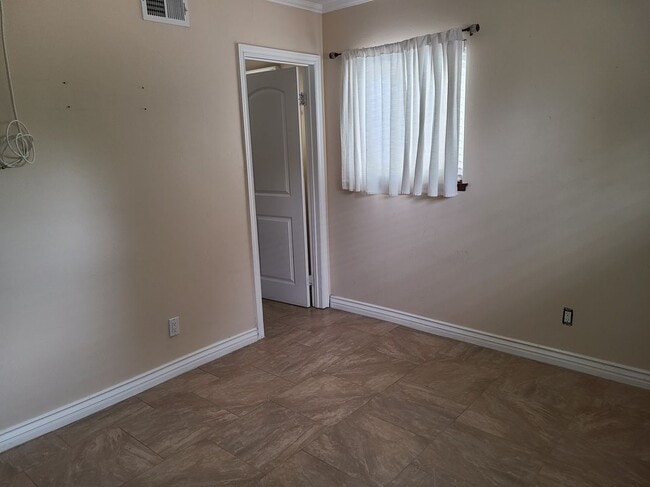 Building Photo - 15720 Rose Ln