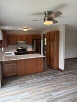 Building Photo - 815 Meadowview Ln