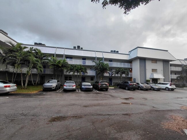 Building Photo - 2980 Riverside Dr