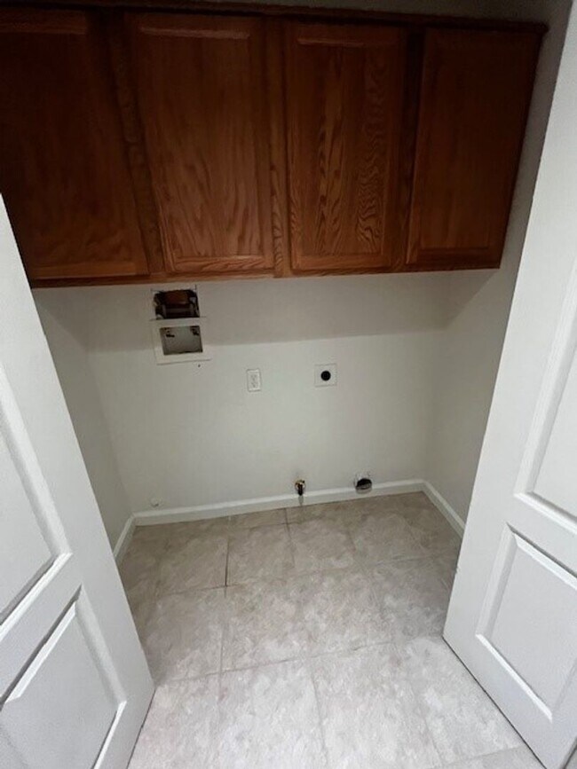 Building Photo - 6504 Nichelini Ct