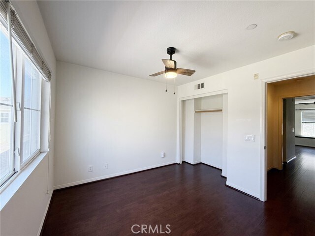 Building Photo - 424 Silk Tree