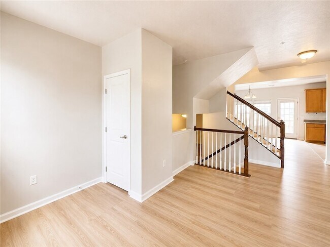 Building Photo - 1502 Pointe View Dr