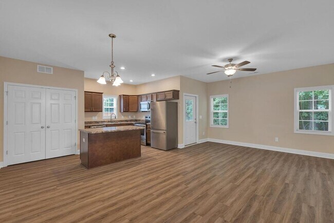 Building Photo - Beautiful Newly Built Home!