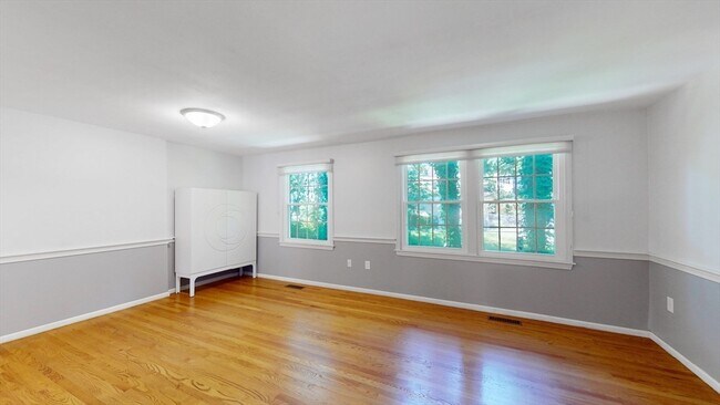 Building Photo - 2 Glenbrook Ln