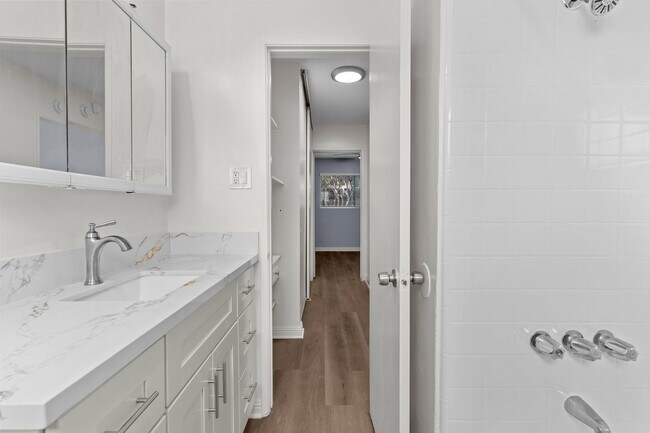 Building Photo - 3032 E 7th St